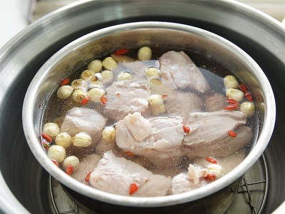 莲子排骨汤功效