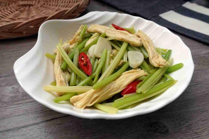 炒芹菜 炒芹菜